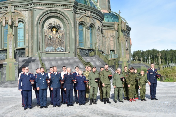 На экскурсию в главный храм Вооруженных Сил России