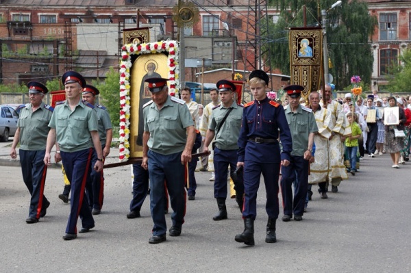 Крестный ход в Павлово-Посадском районе сопровождали казаки