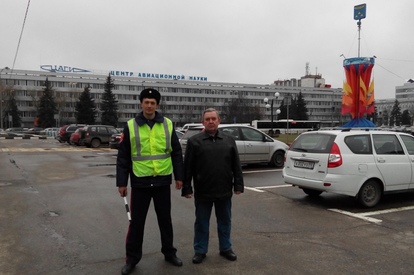 Первое совместное дежурство казаков и ГИБДД прошло в Жуковском Первое совместное дежурство казаков и ГИБДД прошло в Жуковском