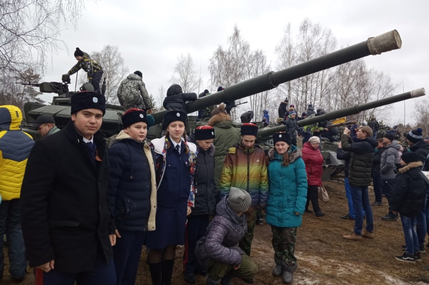 В Коврове более 20 тысяч человек отпраздновали годовщину формирования 130-й стрелковой дивизии В Коврове более 20 тысяч человек отпраздновали годовщину формирования 130-й стрелковой дивизии