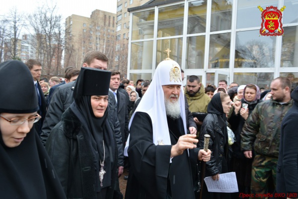 Двести  казаков обеспечивали порядок во время службы Святейшего Патриарха Московского и всея Руси Кирилла. 