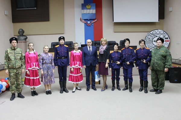 Награждение казачьего ансамбля