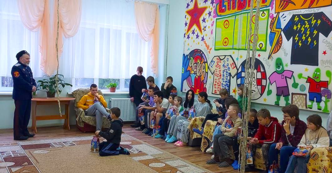 Тверские казаки с благотворительностью к детям