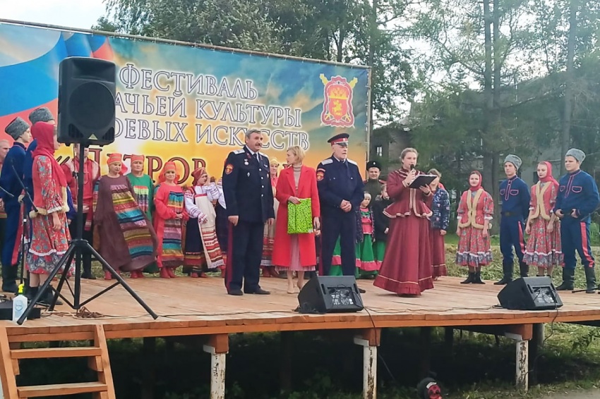 В поселке Красное Пламя прошел этап фестиваля казачьей культуры и боевых искусств В поселке Красное Пламя прошел этап фестиваля казачьей культуры и боевых искусств