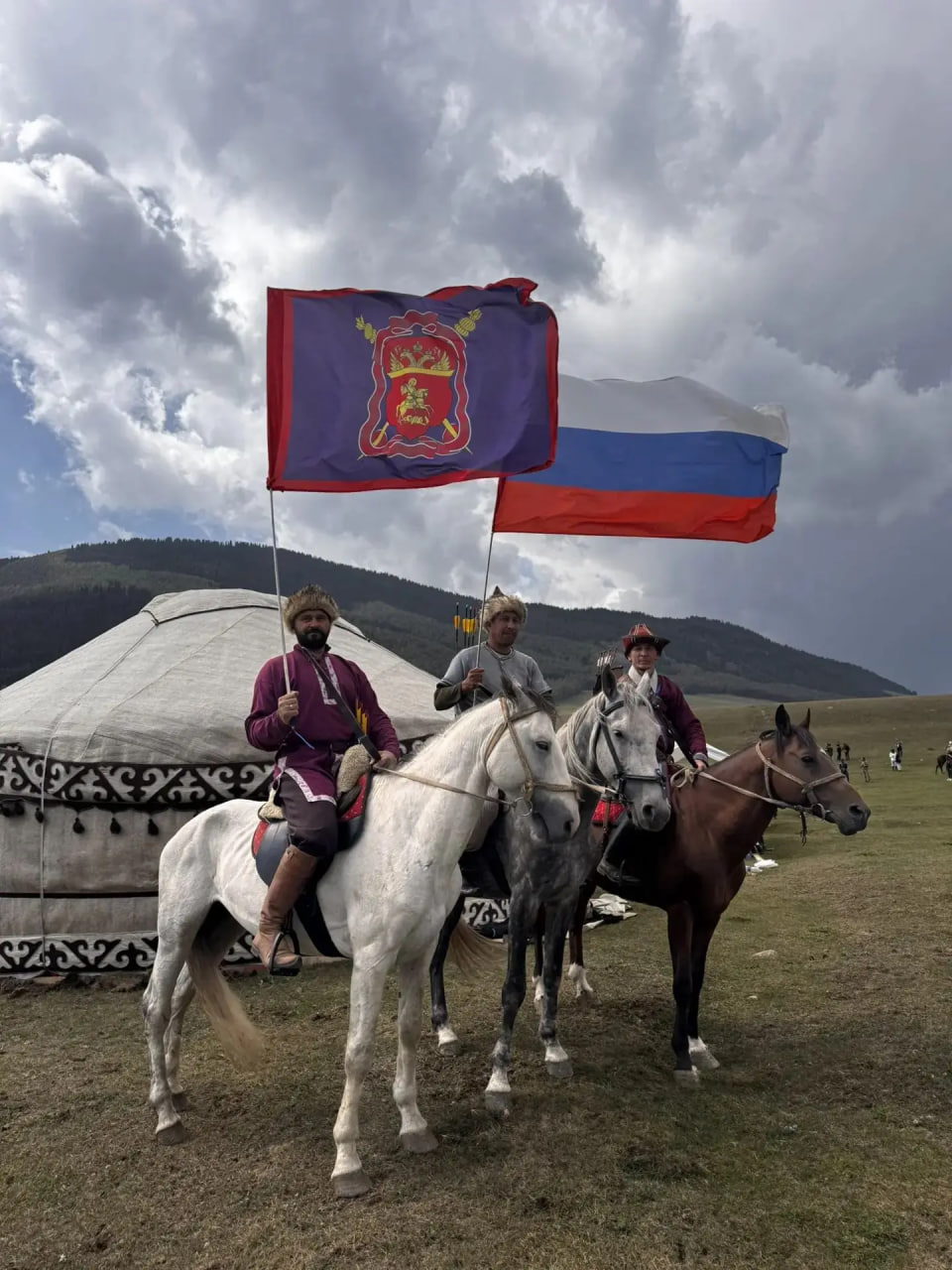 Атаман станичного казачьего общества Серпуховского района Сергей Одиноков возглавил сборную команду России по конной стрельбе из лука на VI Всемирных играх кочевников в Кыргызстане