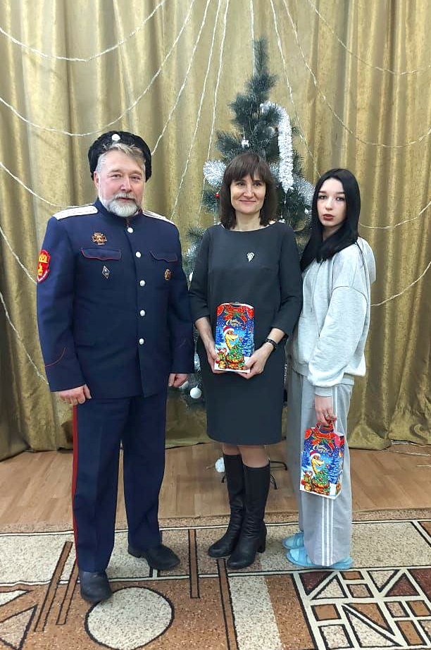 Тверские казаки с благотворительностью к детям