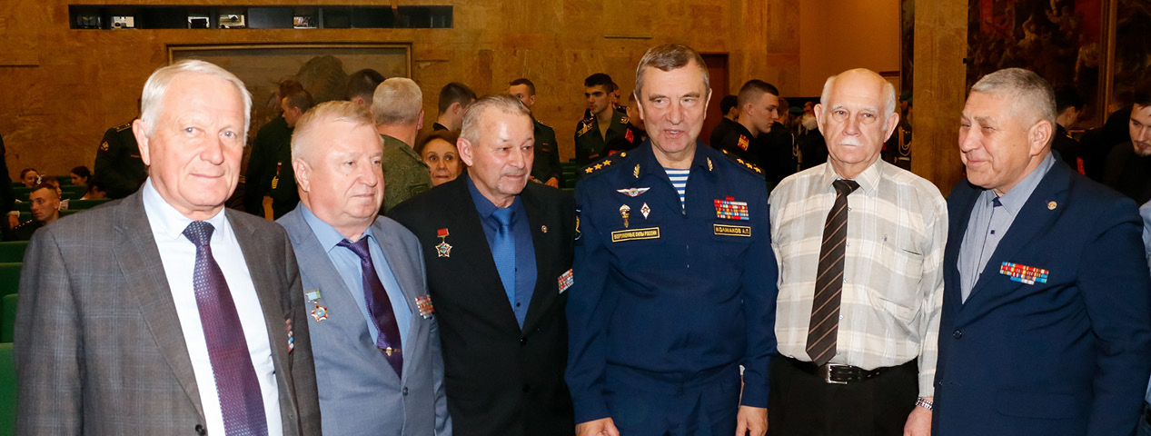 Он незримо живет в памяти однополчан Он незримо живет в памяти однополчан
