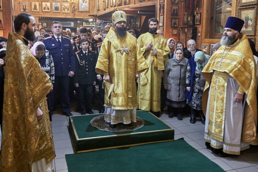 Архиерейское богослужение в Князь-Владимирском храме Архиерейское богослужение в Князь-Владимирском храме