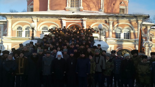 Войсковой священник ЦКВ, настоятель храма св. равноап. кн. Владимира при Московском президентском кадетском училище имени М.А. Шолохова ВВ МВД РФ иерей Марк Кравченко принял участие в поминовении в Донском монастыре жертв политики расказачивания
