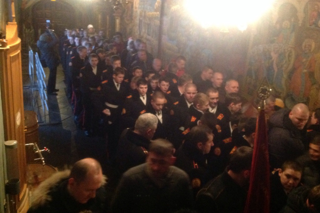 Войсковой священник Центрального казачьего войска иерей Марк Кравченко совершил молебное пение с акафистом великомученику Димитрию Солунскому перед его святой Десницей Войсковой священник Центрального казачьего войска иерей Марк Кравченко совершил молебное пение с акафистом великомученику Димитрию Солунскому перед его святой Десницей