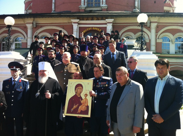 В день Отдания Пасхи Митрополит Кирилл возглавил торжественное богослужение в Донском монастыре и благословил участников Конного похода «Москва-Берлин»