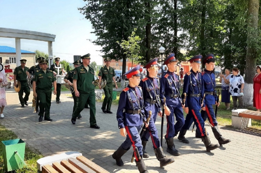 Едут по Ульяново наши казаки Едут по Ульяново наши казаки