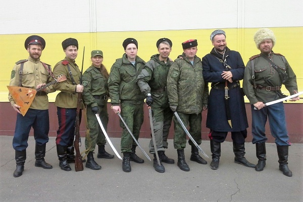 Казаки и пожарные прививают школьникам навыки безопасности