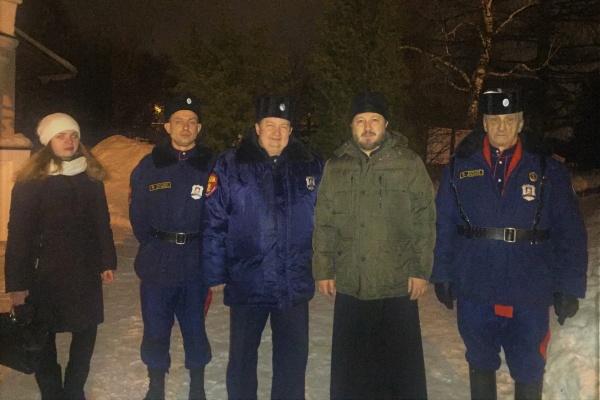 Казачий патруль нес дежурство у купели