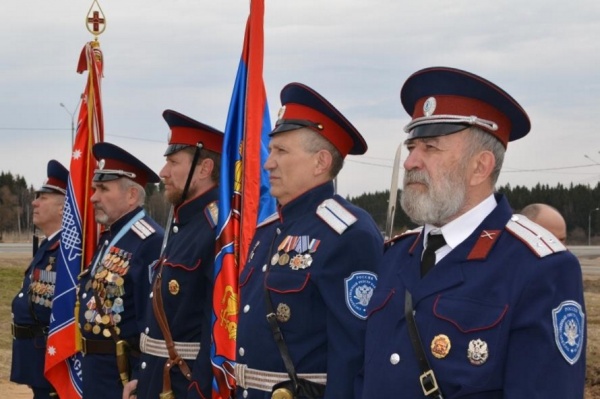 Казаки установили Поклонный Крест и освятили Штандарт!