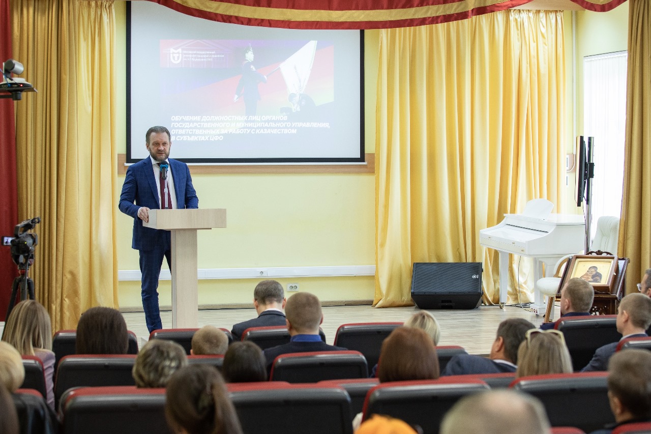 Муниципальным служащим для работы по реализации государственной политики в отношении российского казачества нужны профессиональные знания, навыки и умения