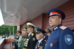 Казаки Центрального казачьего войска поздравили военнослужащих Кантемировской дивизии с 78-летием