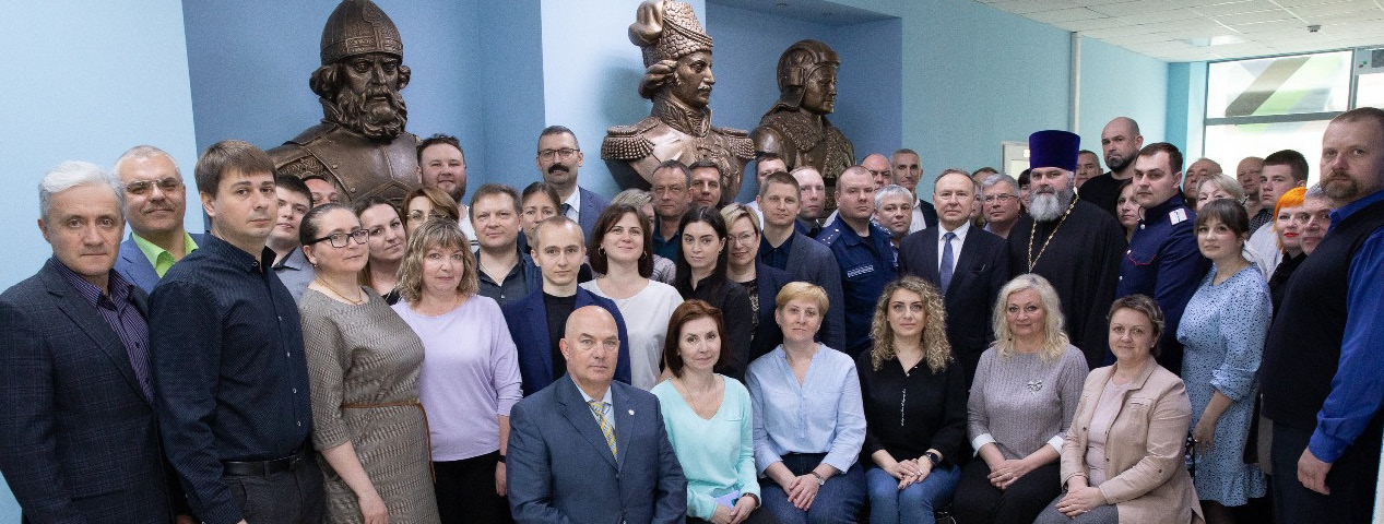 Муниципальным служащим для работы по реализации государственной политики в отношении российского казачества нужны профессиональные знания, навыки и умения Муниципальным служащим для работы по реализации государственной политики в отношении российского казачества нужны профессиональные знания, навыки и умения