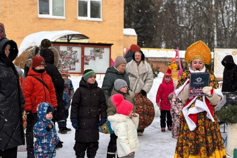 Масленица идёт, блины да мёд несёт!