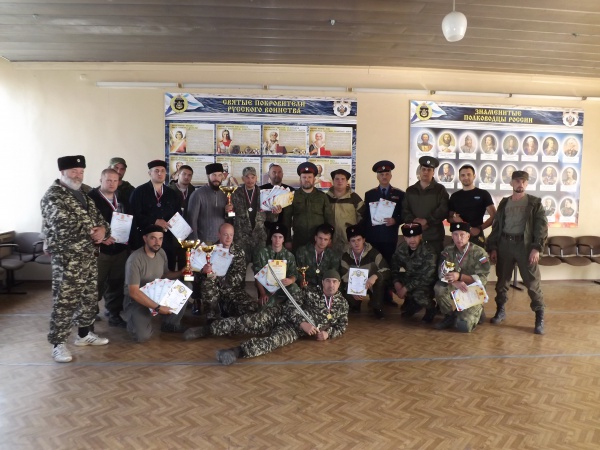 Соревнования памяти Игоря Сахно - казаки от 17 до 65 соревновались в казачьем многоборье