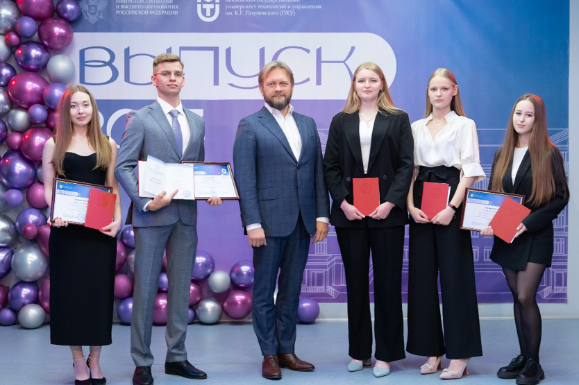 В стремлениях к новым рубежам науки