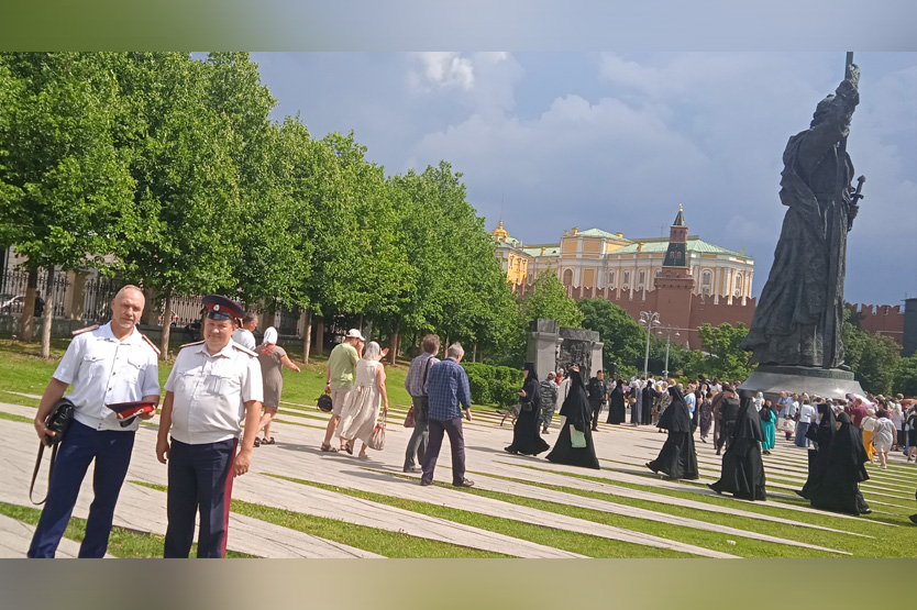 По многовековому укладу Святой Руси