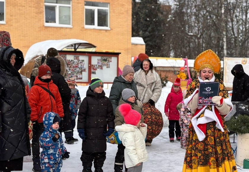 Масленица идёт, блины да мёд несёт!