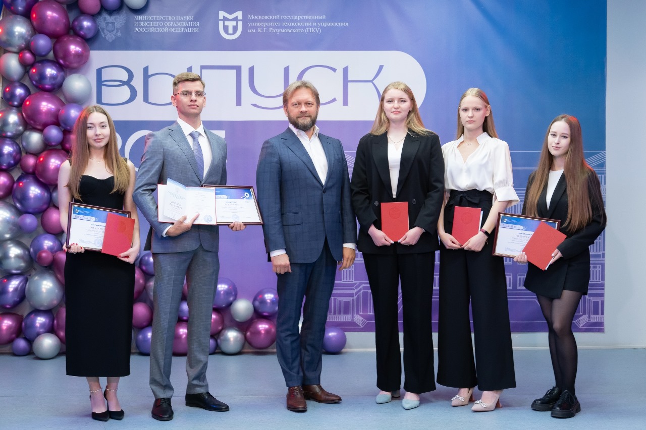 В стремлениях к новым рубежам науки