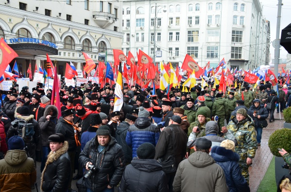 Около трех тысяч казаков со всей России собрались на митинг Антимайдан в Москве.