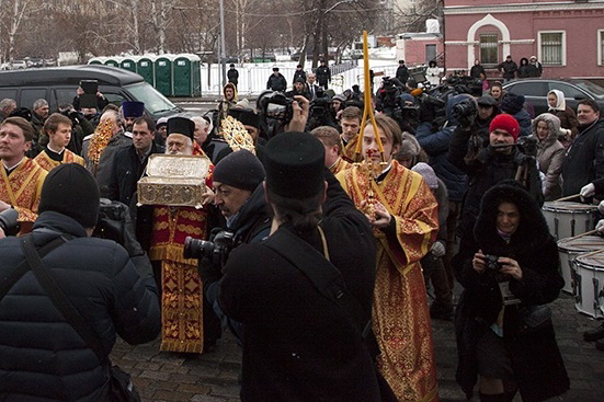 Войсковой священник Центрального казачьего войска иерей Марк Кравченко совершил молебное пение с акафистом великомученику Димитрию Солунскому перед его святой Десницей Войсковой священник Центрального казачьего войска иерей Марк Кравченко совершил молебное пение с акафистом великомученику Димитрию Солунскому перед его святой Десницей