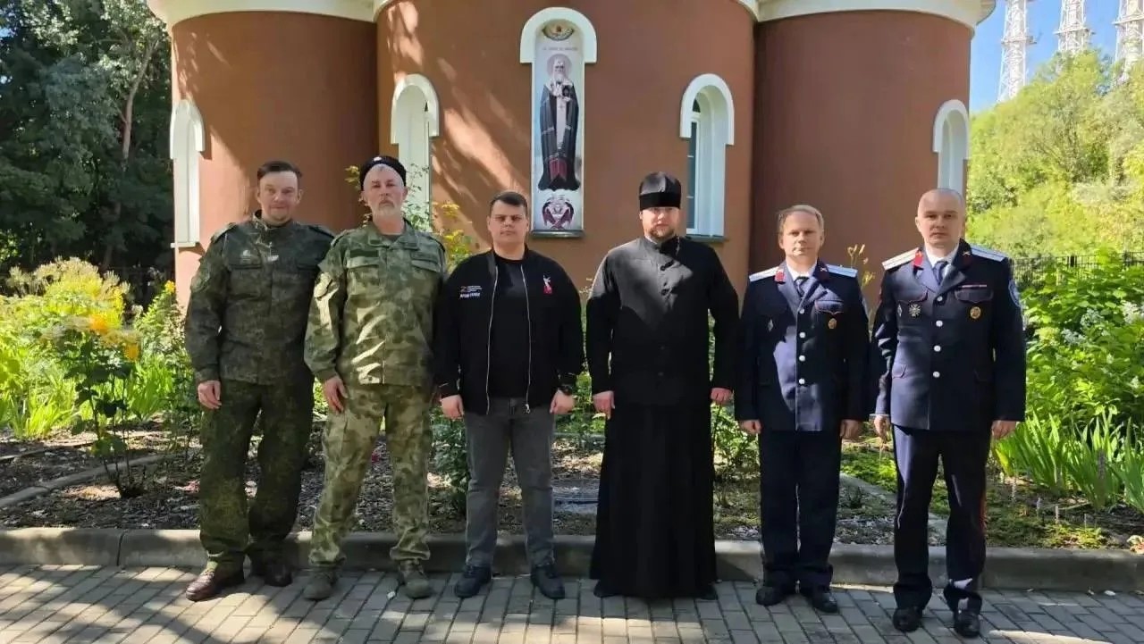 Казаки Московского окружного казачьего общества помогли в праздновании Преображения Господня на территории храма Священномученика Ермогена, Патриарха Московского и всея Руси