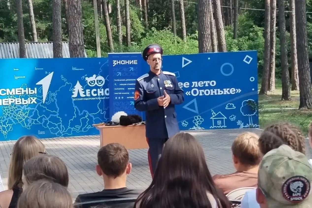 Казаки Брянского отдельского казачьего общества рассказали юнармейцам об истории и культуре российского казачества Казаки Брянского отдельского казачьего общества рассказали юнармейцам об истории и культуре российского казачества