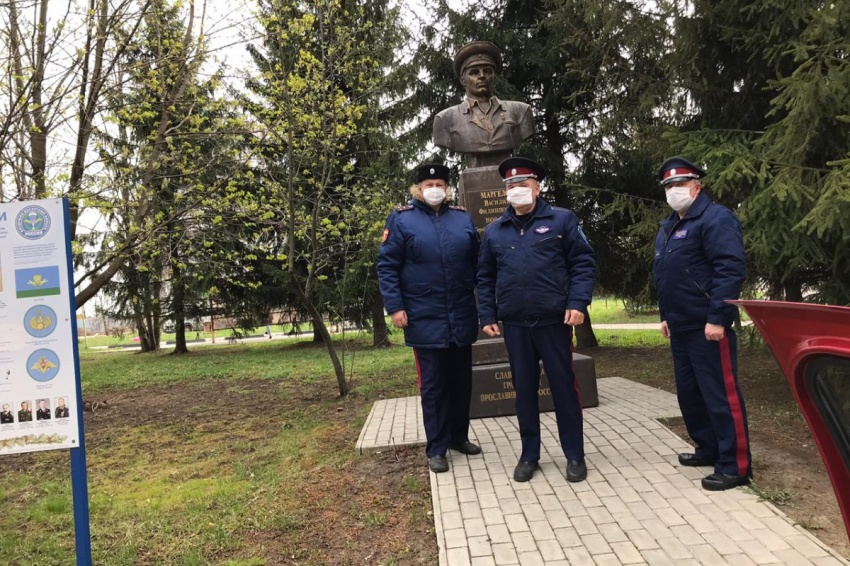 В Западном ОкрКО казаки охраняют памятники В Западном ОкрКО казаки охраняют памятники