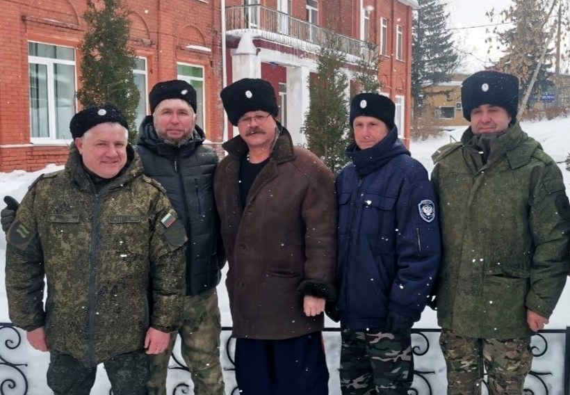 Масленица идёт, блины да мёд несёт!