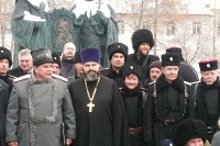 Войсковой священник Центрального казачьего войска иерей Марк Кравченко совершил молебное пение с акафистом великомученику Димитрию Солунскому перед его святой Десницей