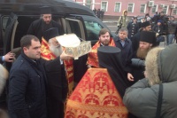 Войсковой священник Центрального казачьего войска иерей Марк Кравченко совершил молебное пение с акафистом великомученику Димитрию Солунскому перед его святой Десницей