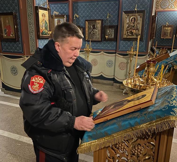 В Крестном ходе - икона св. апостола Варфоломея