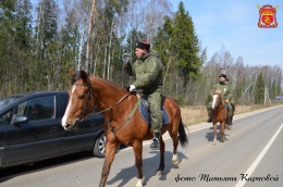 И вброд, и вплавь, и через поле – казаки ОКО Московской области ВКО ЦКВ несут службу в пеших и конных патрулях