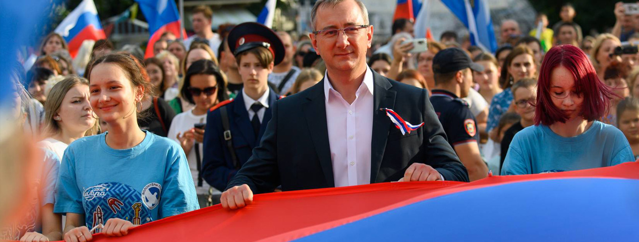 Славься, страна, мы гордимся тобой! Славься, страна, мы гордимся тобой!