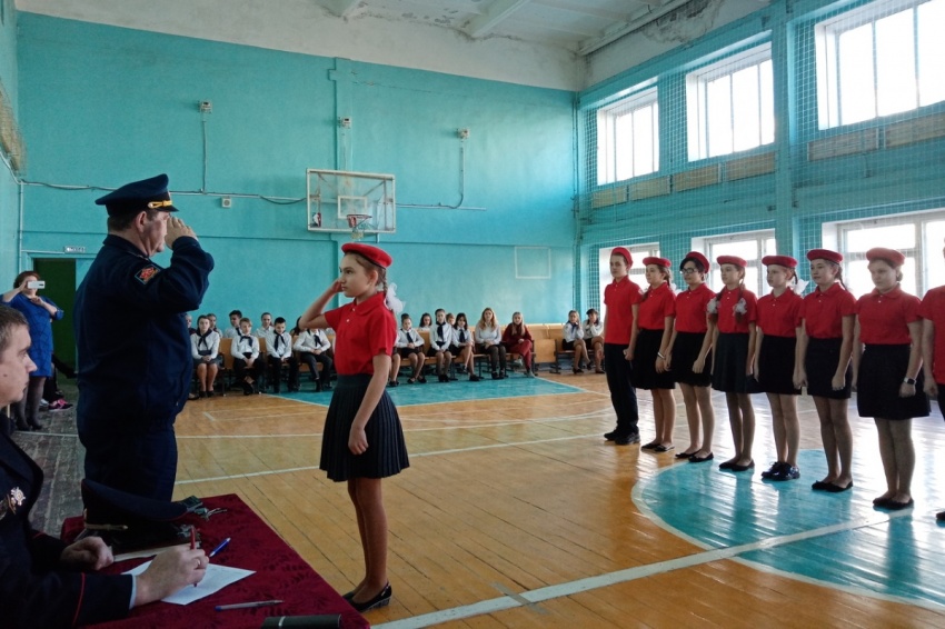 В средней школе №51 города Калуги среди кадет и про-кадет силовых структур и казачества прошли мероприятия посвященные дню вывода войск из Афганистана и дню "Защитника Отечества" В средней школе №51 города Калуги среди кадет и про-кадет силовых структур и казачества прошли мероприятия посвященные дню вывода войск из Афганистана и дню "Защитника Отечества"