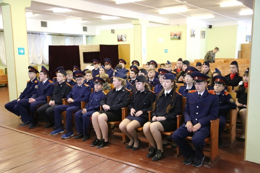 Калужская казачья кадетская сотня побывала на экскурсии в президентском эскорте Президентского полка Калужская казачья кадетская сотня побывала на экскурсии в президентском эскорте Президентского полка