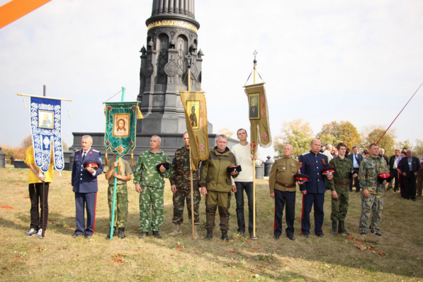 На Куликовом поле раскинулась казачья станица На Куликовом поле раскинулась казачья станица