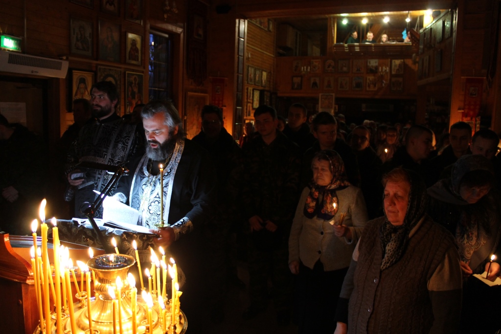 Чтение Великого Покаянного канонапреподобного Андрея, архиепископа Критскогов храме св. равноап. кн. Владимира при Московском президентском кадетском училище имени М.А. Шолохова внутренних войск МВД РФ