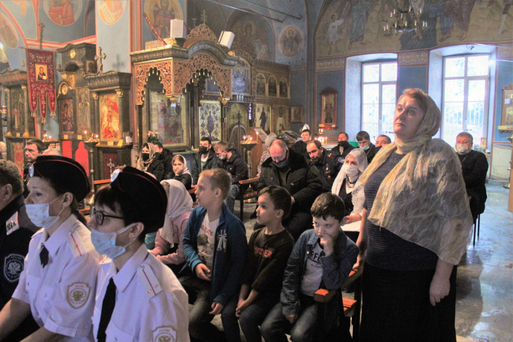 В регионах начались Рождественские чтения