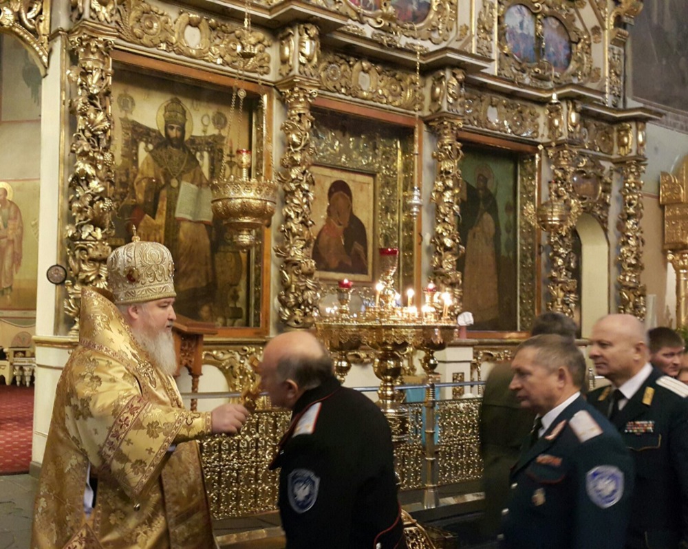 Божественная Литургия в Большом соборе Донского монастыря: Высокопреосвященнейшему Кириллу, митрополиту Ставропольскому и Невинномысскому сослужил войсковой священник ЦКВ, настоятель храма св. равноап. кн. Владимира при МсККК иерей Марк Кравченко