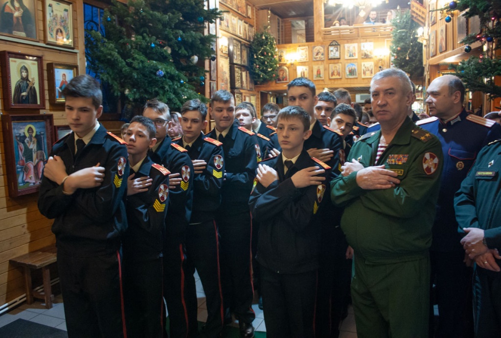 Архиерейское богослужение в день малого престольного праздника в честь апостола и евангелиста Марка в храме св. равноап. кн. Владимира при МПКУ им. М.А. Шолохова
