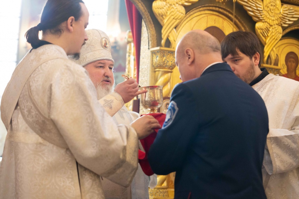 Настоятель храма св. равноап. кн. Владимира при МПКУ им. М.А. Шолохова, войсковой священник Центрального казачьего войска иерей Марк Кравченко сослужил митрополиту Кириллу за Божественной Литургией и принял участие в принятии присяги московских казаков