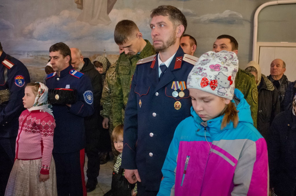 Казаки и православная молодежь поселка Новосиньково встретили светлый праздник Рождества Христова
