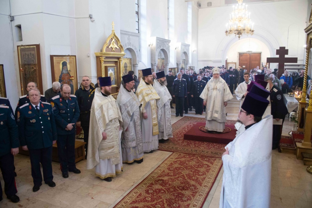 Настоятель храма св. равноап. кн. Владимира при МПКУ им. М.А. Шолохова, войсковой священник Центрального казачьего войска иерей Марк Кравченко сослужил митрополиту Кириллу за Божественной Литургией и принял участие в принятии присяги московских казаков