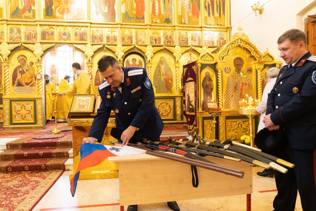 Председатель Синодального комитета по взаимодействию с казачеством возглавил Божественную литургию в казачьем храме г. Москвы и принял присягу московских казаков
